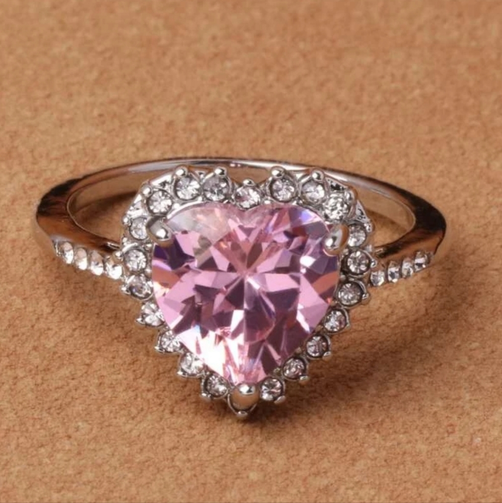 💕💕NEW💕💕GORGEOUS!! BARBIE PINK VINTAGE Heart CZ Ring